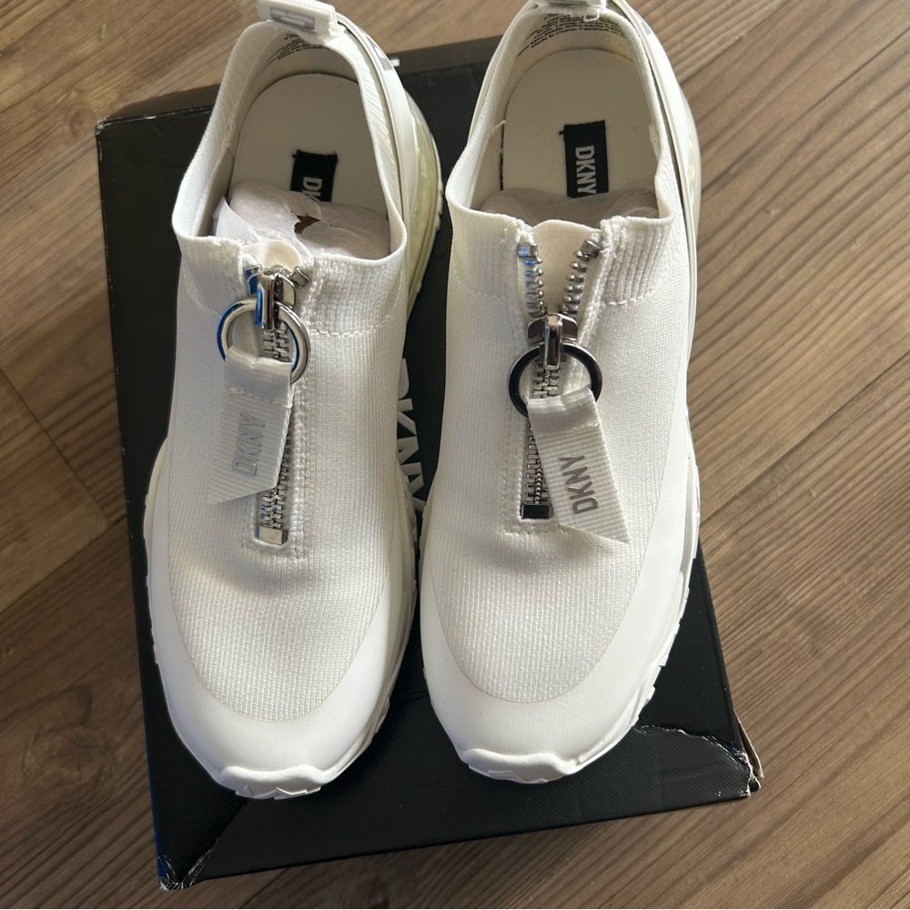 NWT DKNY 'Kadia' white Knit Fabric
Front Zip Low Top Wedge
Sneakers Size 7.5 - Picture 3 of 6
